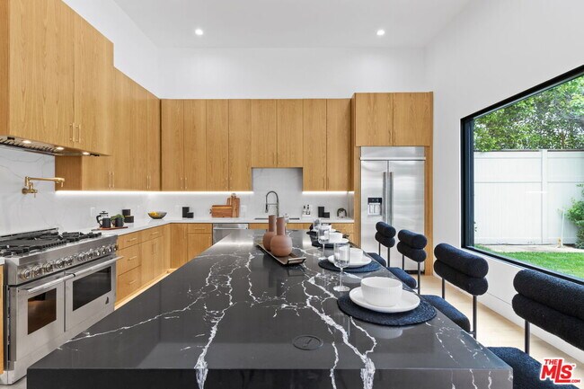 Building Photo - 4535 Haskell Ave