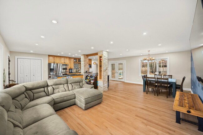 Building Photo - 641 Woods St