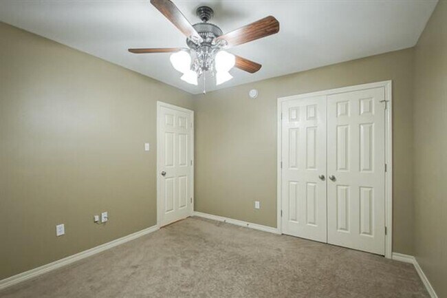 Building Photo - Newly Renovated 3 BR/2 Bath home on Suncrest Subdivision