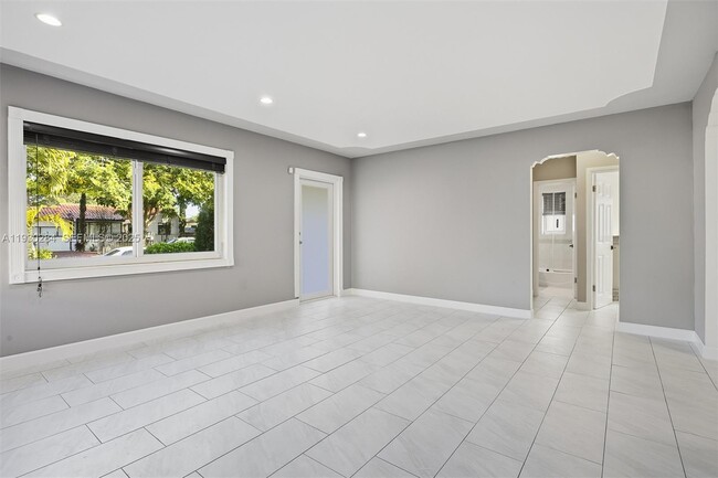 Building Photo - 2120 SW 16th St