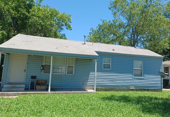 Primary Photo - 812 Bell Dr
