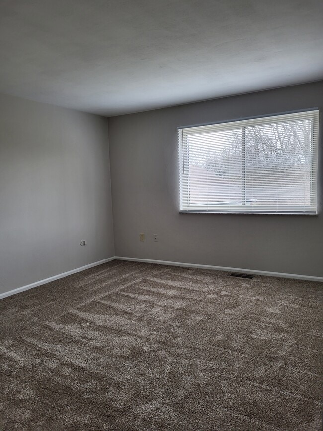 Main bedroom with walk in closet - 9505 Centerbrook Ct