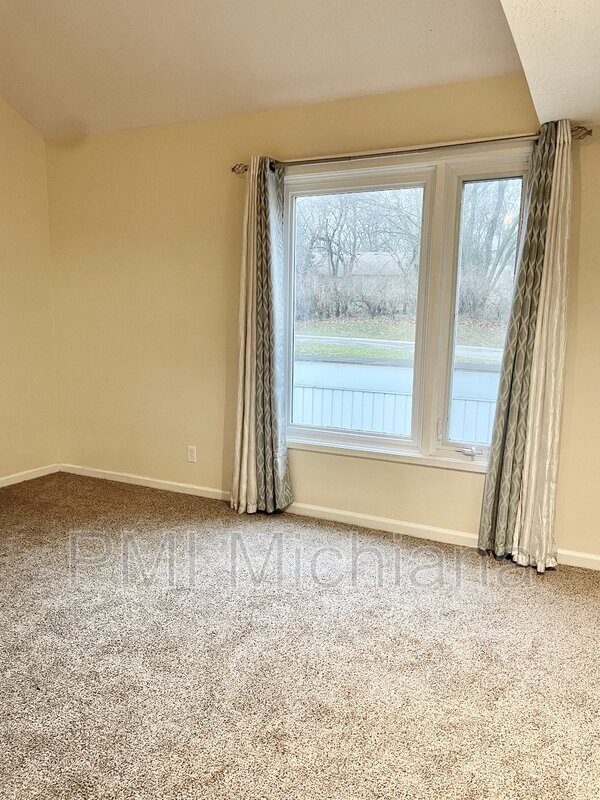 Building Photo - 18120 N Stoneridge Dr
