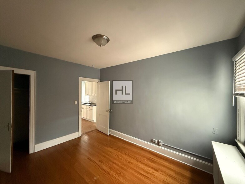 Building Photo - FOREST AVENUE