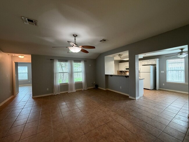 Building Photo - THREE BEDROOM TWO BATH IN BEAR CREEK