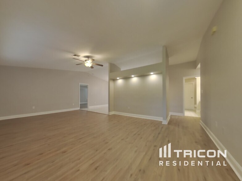Building Photo - 26352 Barbinos Dr