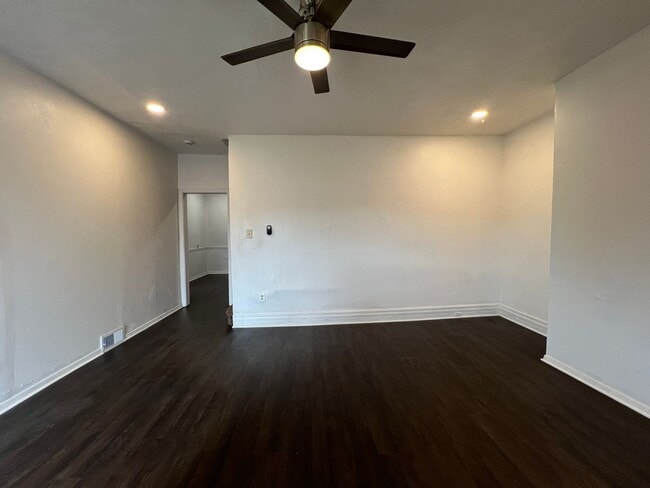Building Photo - Charming and Updated 3BR Home For Rent in Pittsburgh's Elliot Neighborhood