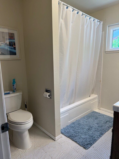 Building Photo - 812 Greenwich Dr