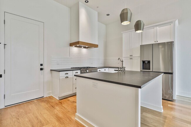 Building Photo - Contemporary 3-Bedroom Trilith Home with T...