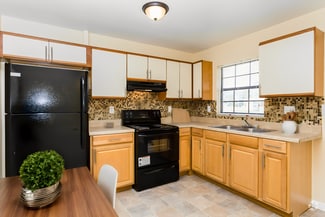 Building Photo - 605 Royalty Ct