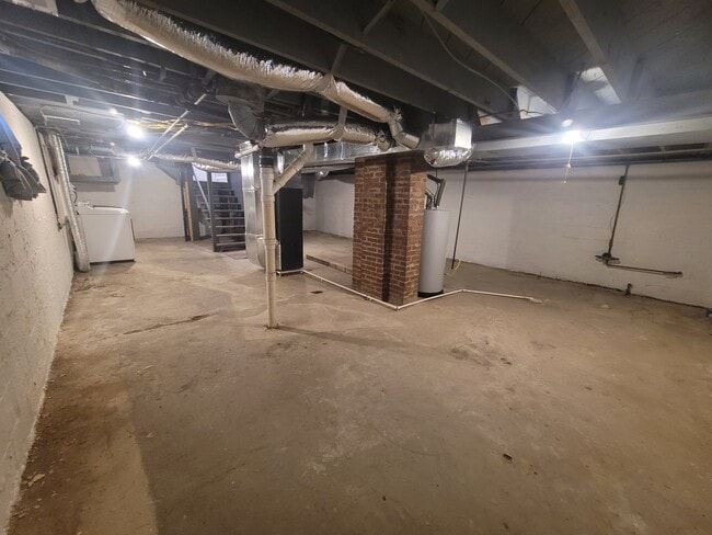 Building Photo - 137 Kingston Rd
