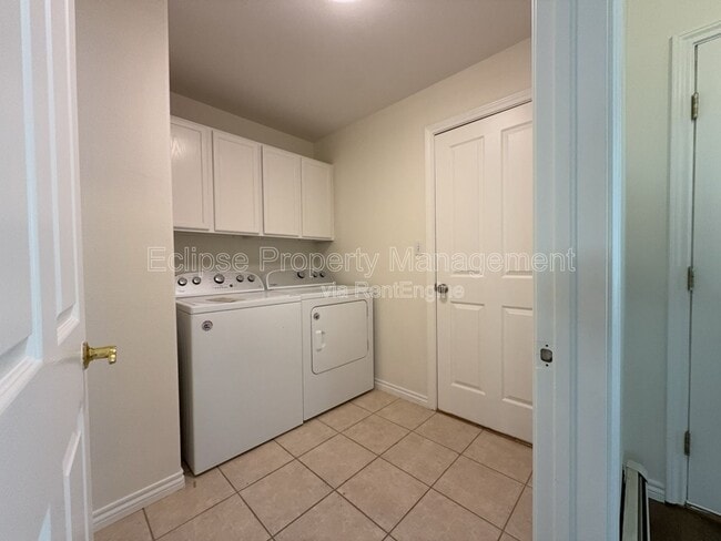 Building Photo - 714 E Harbor Cir