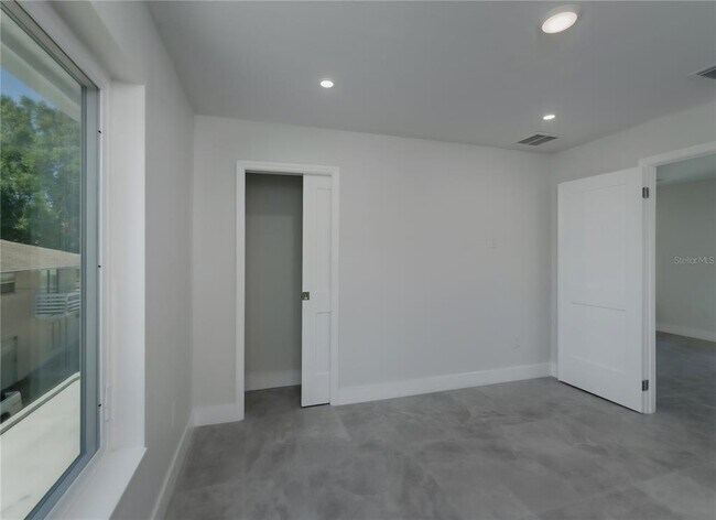 Building Photo - 310 Hibiscus St