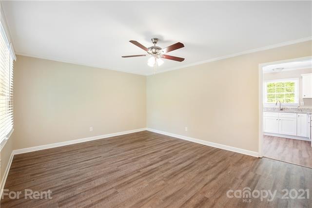 Building Photo - 3735 Somerset Dr