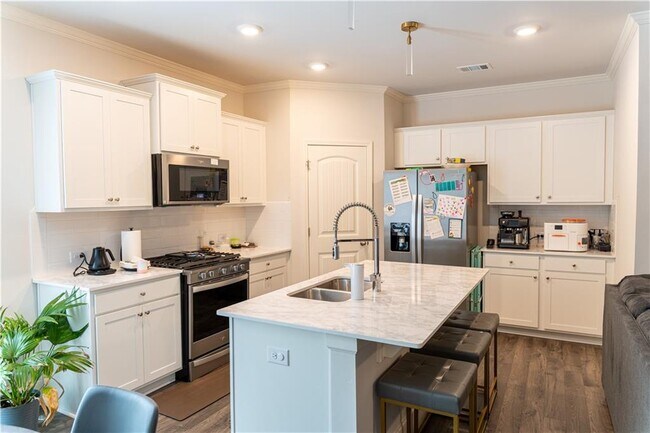 Building Photo - 510 Scenic Pass