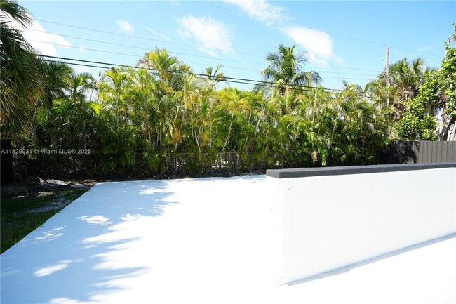 Building Photo - 2573 Conroy Dr