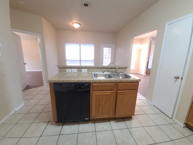 Building Photo - $2050  Large, single story Lancaster House