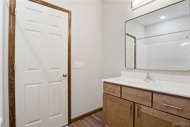 Building Photo - 1130 Orchard Park Rd