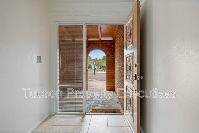 Building Photo - 3534 N Palmer Dr