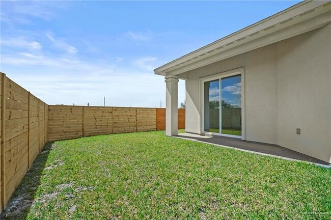Building Photo - 31 E Conroe Rd