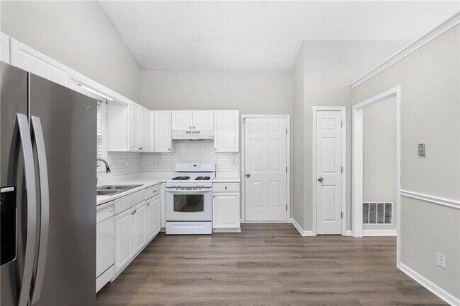 Building Photo - 2110 Racquet Club Cir NW
