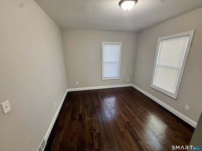 Building Photo - 414 Wood Ave