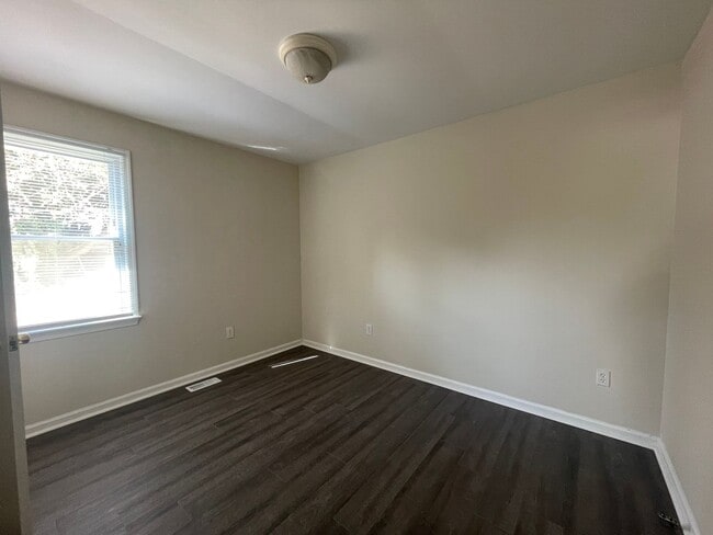 Building Photo - 1014 Colonial Ave