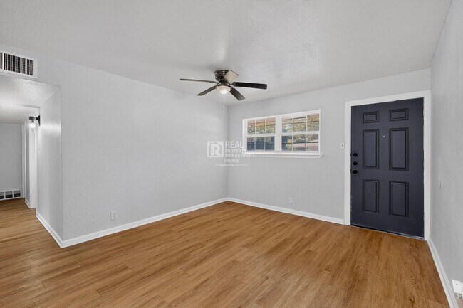 Building Photo - 1809 W Sanford St