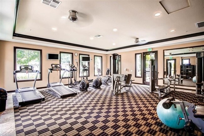 Building Photo - Gorgeous two bedroom home with 2.5 bathroo...