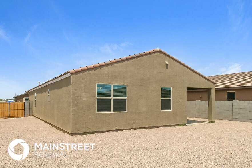 Building Photo - 4355 E Gallop Trail