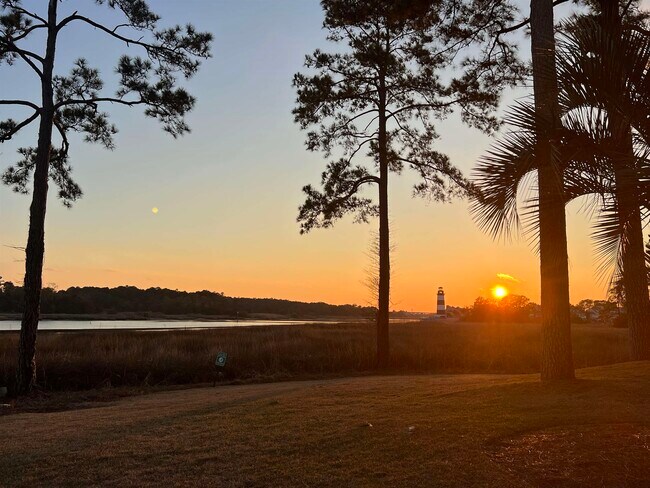 Building Photo - 4622 Greenbriar Dr