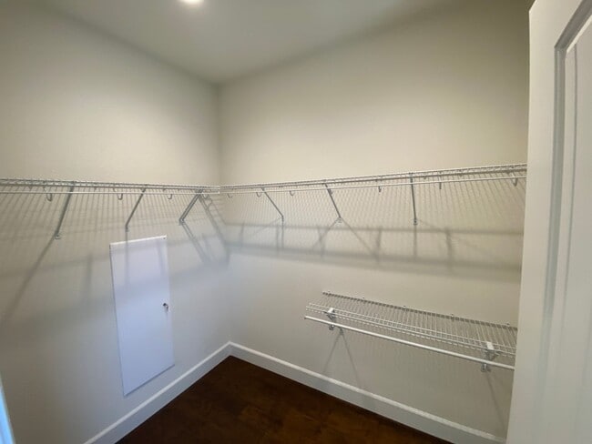 Building Photo - SUNNYVALE - executive townhome with amazin...