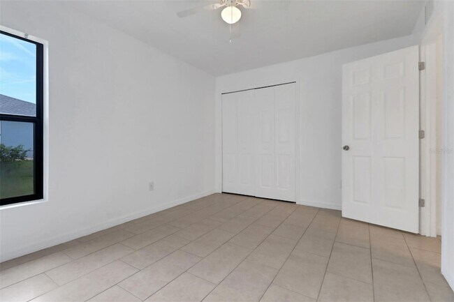 Building Photo - 3524 SW 17th Ave