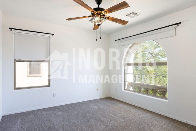 Building Photo - Beautiful Two-Story Home Located in Missio...