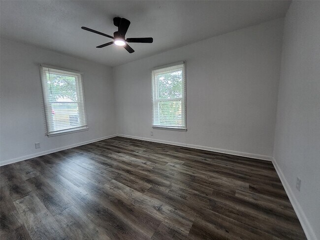 Building Photo - 558 Harrison Ln