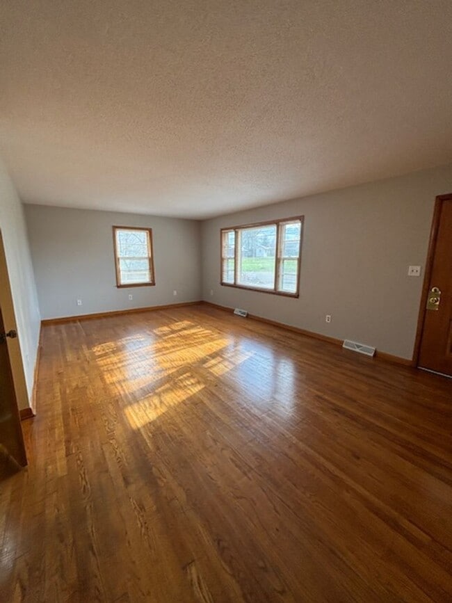 Building Photo - 891 Hill St