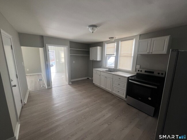 Building Photo - 144 Clark St