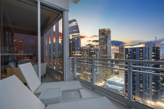 Building Photo - 900 Brickell Key Blvd