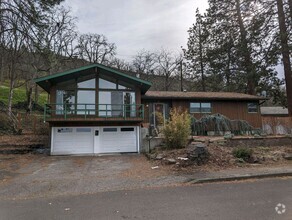 Building Photo - **PRICE DEDUCED** 4 Bedroom 3 Bath home in...