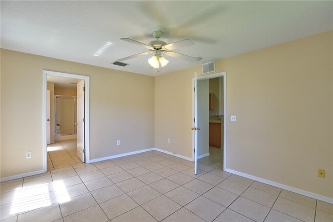 Building Photo - 113 Drake Way