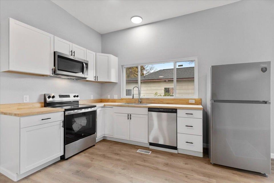 Building Photo - 1901 Walker Ave