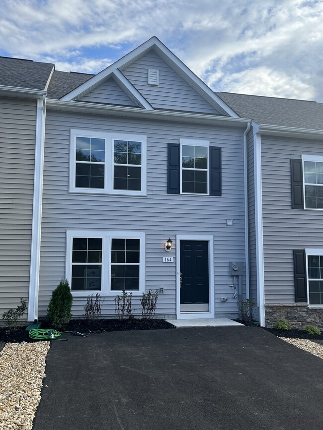 Building Photo - 164 Scotch Pine Dr