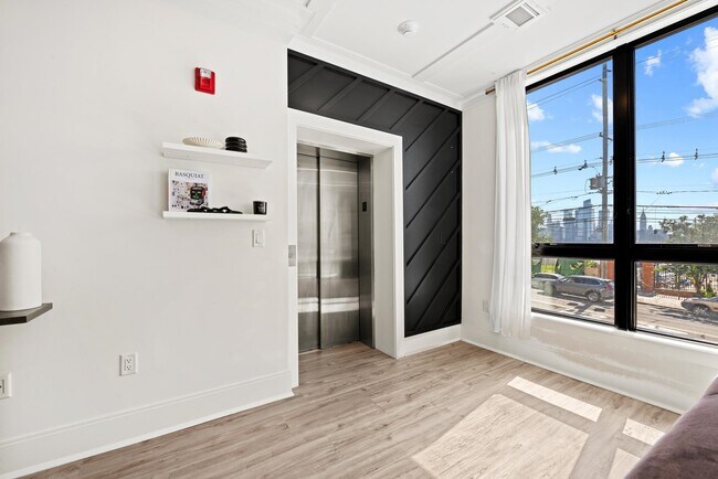 Building Photo - 905 Palisade Ave