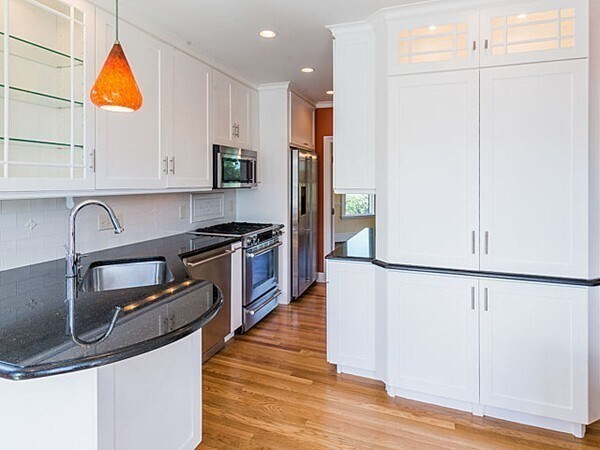 Building Photo - 832 Belmont St