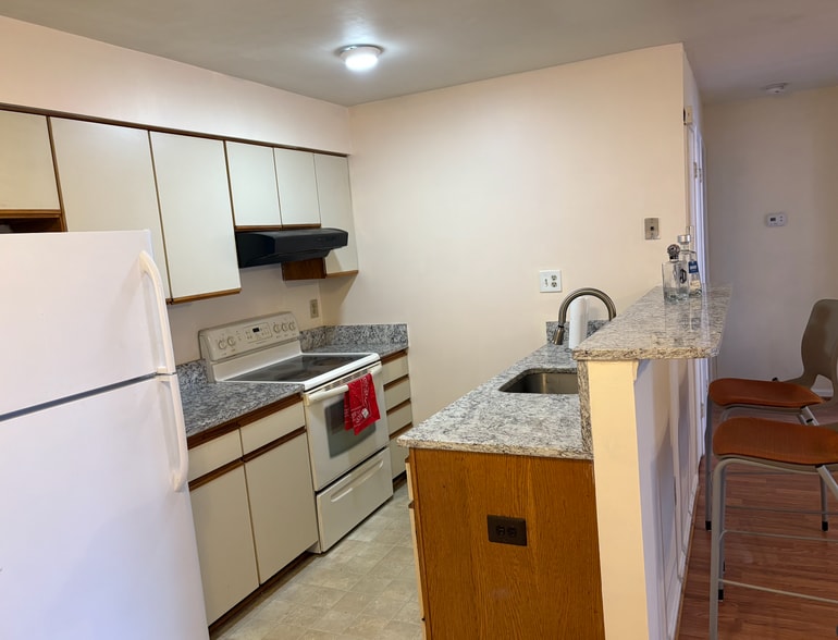 Building Photo - 8611 Beekman Pl