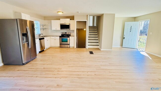 Building Photo - 2004 Chambers Dr NE