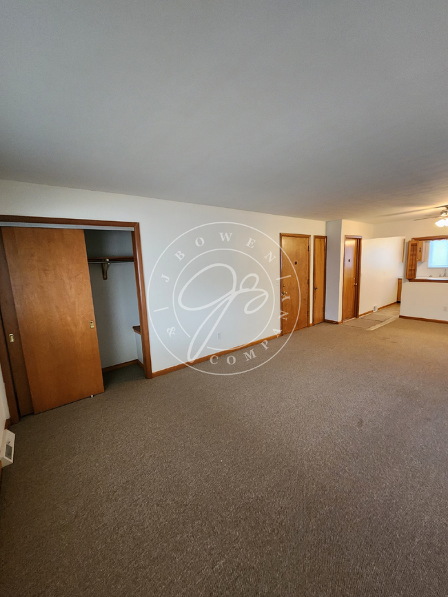 Building Photo - 2 bedroom in Perrysburg School District! R...