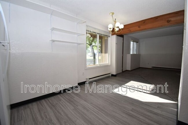 Building Photo - 119 S 15th Ave