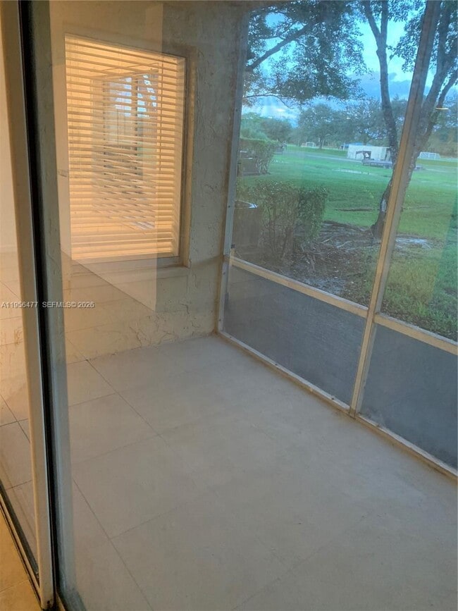 Building Photo - 1013 Coral Club Dr