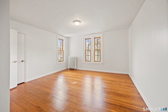 Building Photo - 226 Meadow St